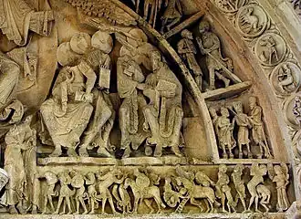 Groupe d'apôtres à droite du Christ (1120–1140). Calcaire, portail central, tympan.