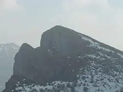 Vue de randonneurs au sommet du Veyou (1&nbsp;589&nbsp;m), depuis le Signal (1&nbsp;559&nbsp;m).