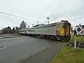 Arrivée en 2010 d'un train VIA Rail en gare de Courtenay.
