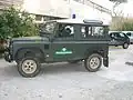 Véhicule administratif tout terrain Land Rover Defender l'Office national des forêts en 2009.