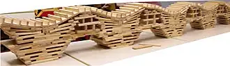assemblage de planchettes en pin en forme de vague affectant la forme d'un toit chinois. Montage réalisé en Atelier Bleu par des enfants de 6 à 10 ans.