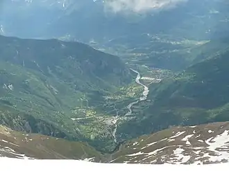 Vue de la partie aval du val Cenise depuis la pointe du Lamet au nord.