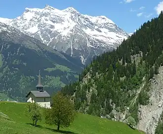 La face sud des Brigelser Hörner, dont le plus haut sommet est le Cavistrau Grond.