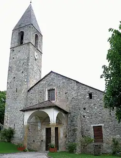 Saint-Dalmas - Église de l’Invention-de-la-Sainte-Croix - Le porche.