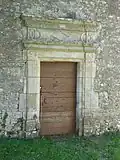 Porte donnant à l'ouest.