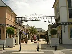 Vallée Village.