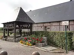 Le puits couvert.