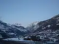 Le haut Valpelline vu depuis Gignod. Au fond, le Grand Combin.