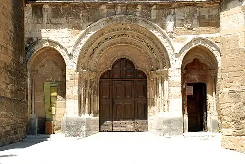 Les portes trilobées du portail méridional.