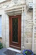 Exemple de porte ancienne que l'on peut trouver dans la partie historique du village.