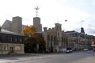 La façade de VEF.
