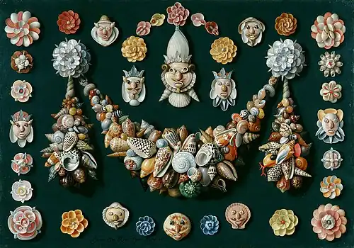 Masques made with seashellsFondation Custodia.