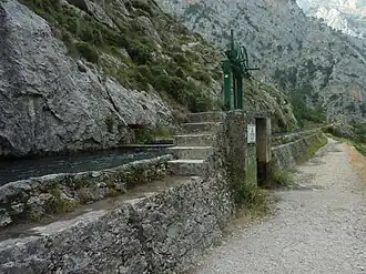 Vanne de trop plein du canal.