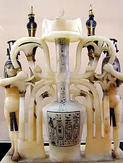 Vase à parfum.
