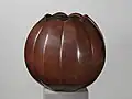 Vase en bronze en forme de chrysanthème, Nakajima Yasumi, 1960.