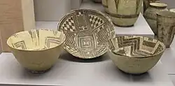 Vases peints, décors géométriques et animaliers, musée d'Archéologie nationale.