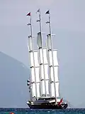 Le Maltese Falcon sous voiles DynaRig.