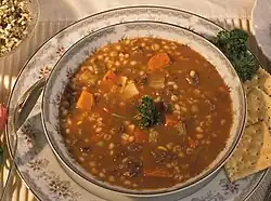 Soupe de légumes et de bœuf.