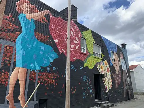 Vent Nouveau, From there to here, murale d'Annie Boulanger avec Ariane Ouellet, 2017 (côté rue).