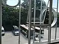 Fenêtres de la gare routière avec vue sur les autocars