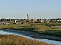 Le bourg vu des marais.