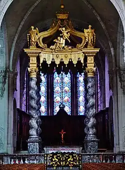 Le baldaquin.