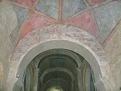 Arc décoré.
