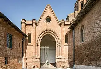 Le portique d'entrée