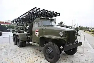 Lance-roquettes Katioucha sur Studebaker US6 (musée)