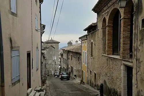 Rue, vers la mairie.