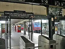 L'intérieur de la gare de Versailles-Château-Rive-Gauche.