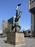 La sculpture sur son socle