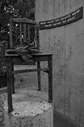 Monument du souvenir, 1978 à Oostzaan en l’honneur de Nanne Zwiep (en), déporté à Dachau parce qu’il avait fait un sermon contre les Nazis.