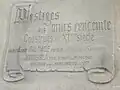 Plaque d'information sur le mur d'enceinte