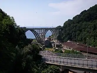 Le pont en arc de Cerusa.