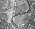 Les aéroports de Vichy-Charmeil en construction (à gauche) et Vichy-Rhue (à droite) le 09 mai 1954