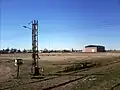 Signal ferroviaire cassé, derrière le village de Fitz Roy.