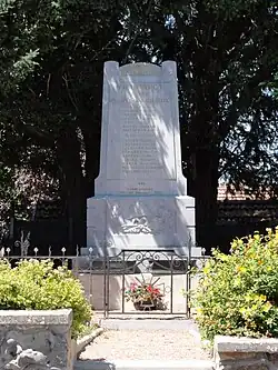 Monument aux morts.