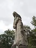 Le profil nord de la statue.