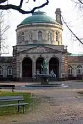 La fontaine d'Hygée devant les bains de Vierordt à Karlsruhe.