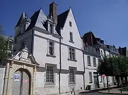 Hôtel Babou de la Bourdaisière, XVIe s., 8 place Foire-le-Roi