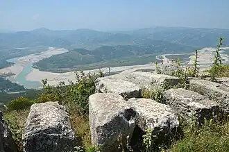 vue depuis le site antique de Byllis (2016) ;