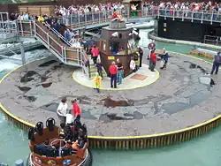 Embarquement du Vikings' River Splash à Legoland Windsor.