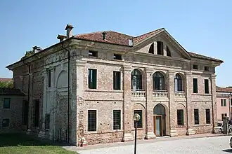 Façade postérieure.