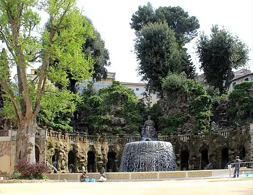 Fontaine Ovale.