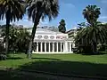 Jardins, à l'avant de la villa
