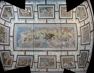 Le décor du plafond de la salle principale.
