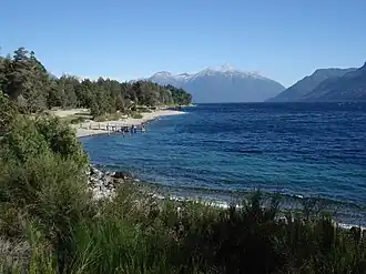 Une plage du lac Traful.