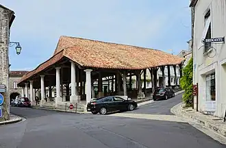 Les halles, angle sud-ouest.