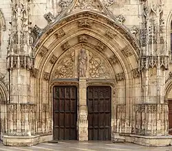 Le portail de la collégiale Notre-Dame des Marais.